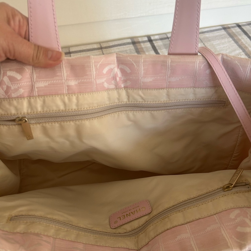 Chanel Light Pink Tote Bag- CC Logo - Picture 10 of 16